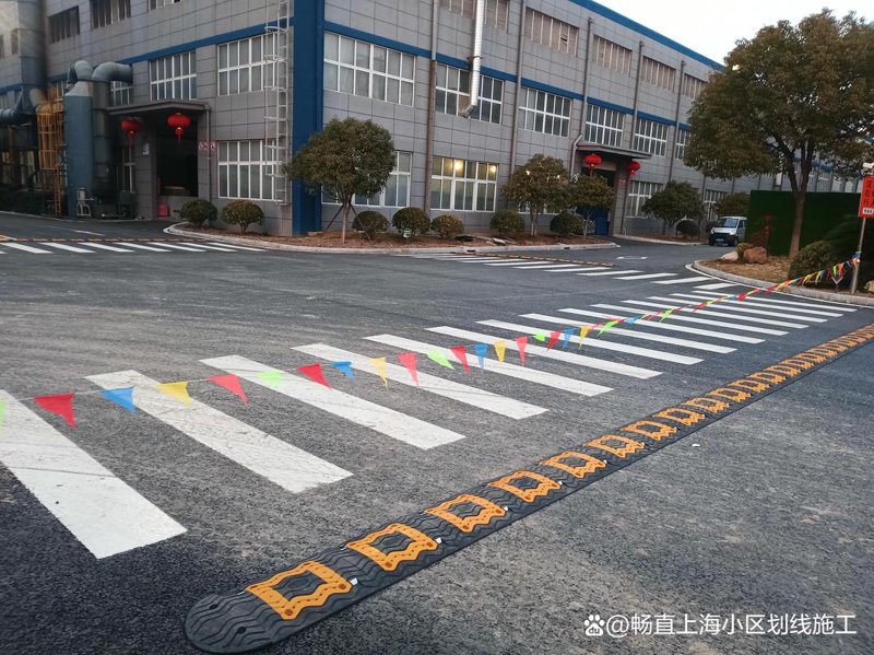 道路标线施工：让城市更安全更有秩序